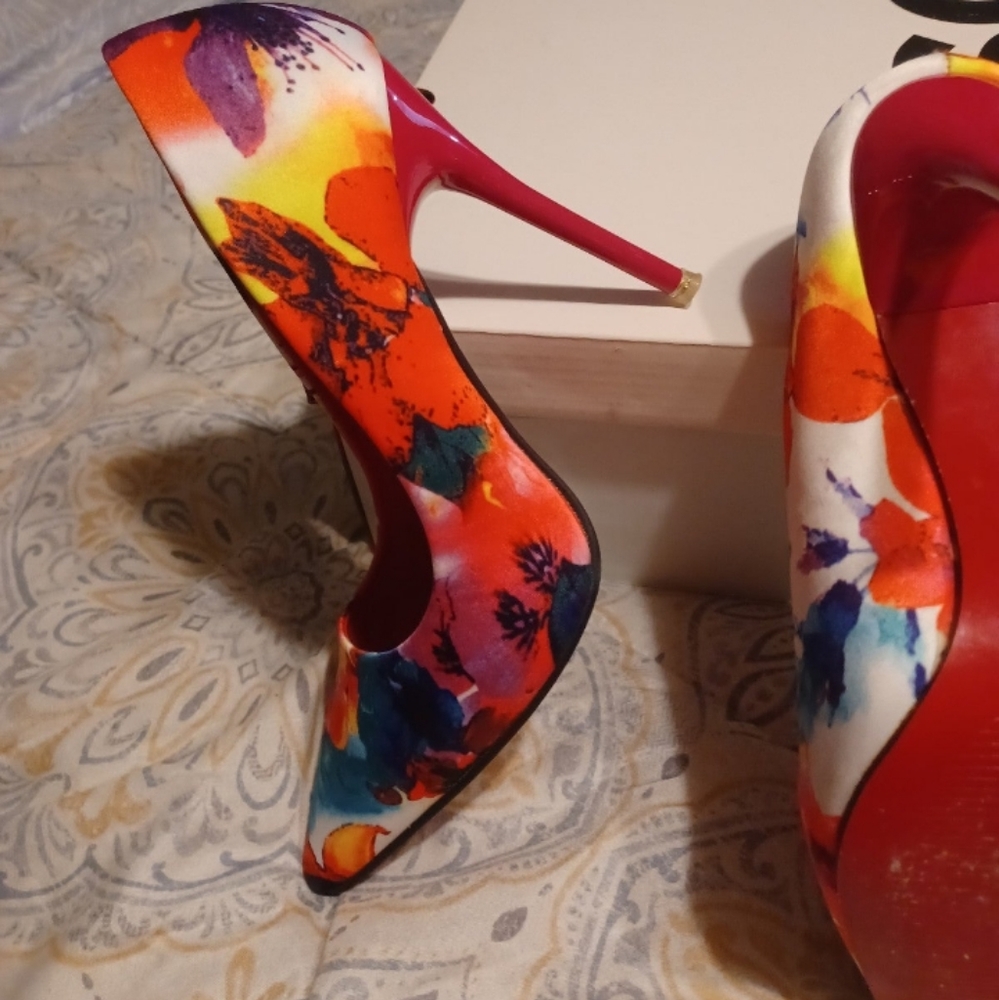 Heels - Picture 3 of 3